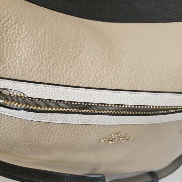 Like New!Coach beige/Black Pebbled Leather Tote Bag - Picture 8 of 12